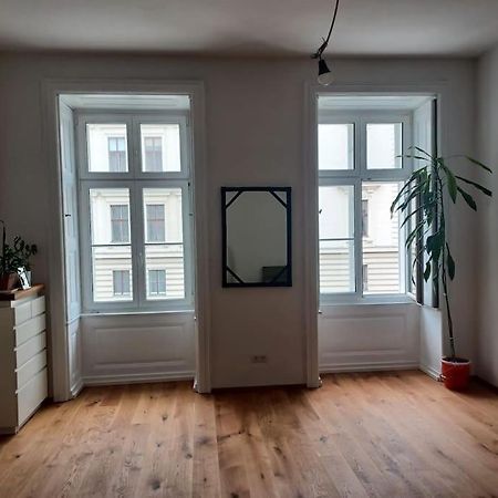 Sehr Zentral Gelegen Apartment Vienna Luaran gambar