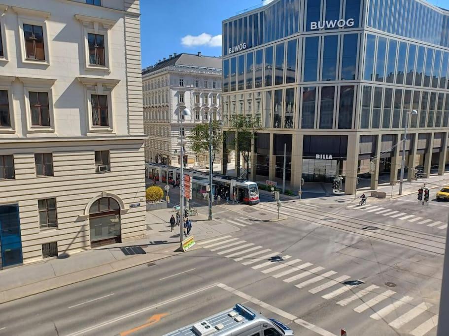 Sehr Zentral Gelegen Apartment Vienna Luaran gambar
